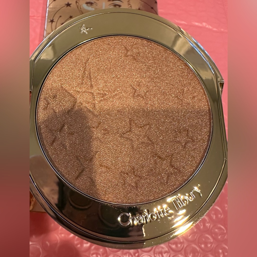Charlotte Tilbury | Glow Glide Highlighter | Rose Gold Glow - Picture 9 of 9